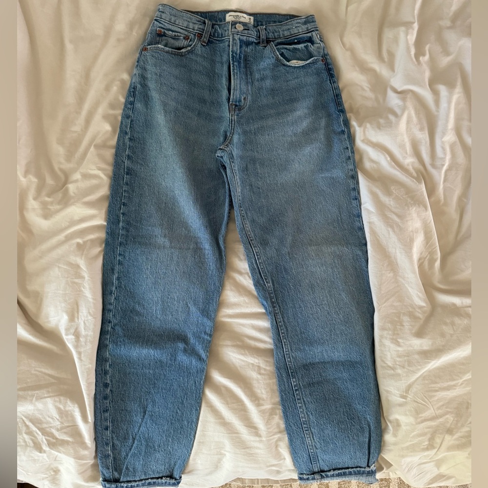 Abercrombie jeans “the 80s mom high rise” size 6L